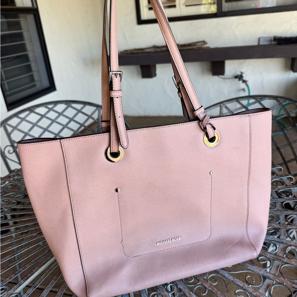 Micheal Kors Voyager Tote